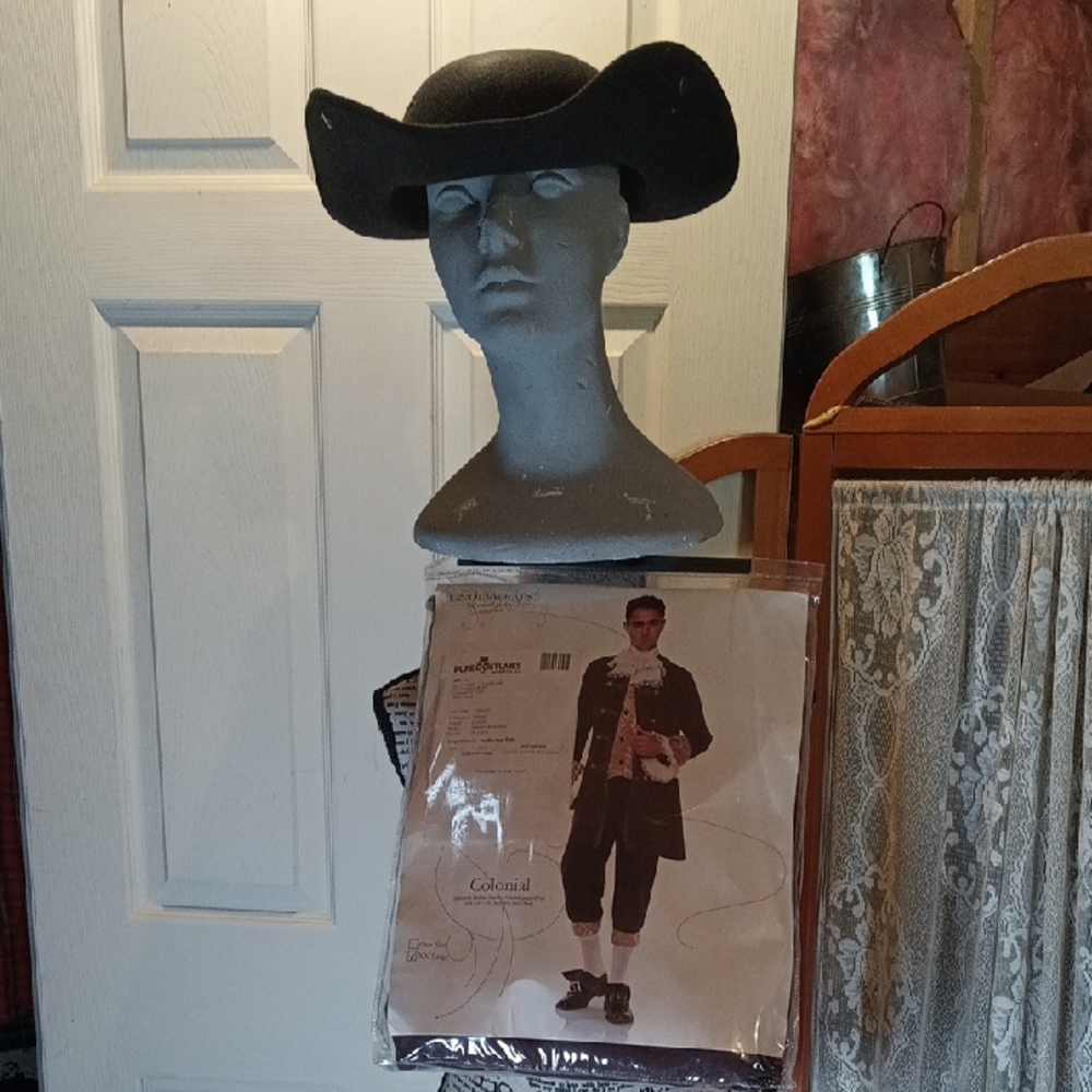 Colonial Jacquard Men's XXL Adult Costume With Black Colonial Tricorn Hat